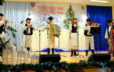 Noworoczne kolędowanie w Wiejskim Domu Kultury w Pakosz&oacute;wce 42