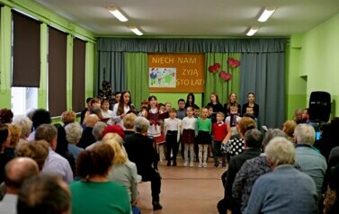 Dzień Babci i Dziadka w Szkole Podstawowej w Falej&oacute;wce 15