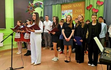 Dzień Babci i Dziadka w Szkole Podstawowej w Falej&oacute;wce 45