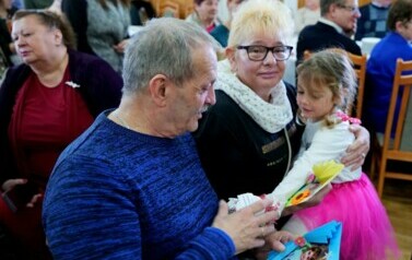 Wyjątkowe obchody Dni Babci i Dziadka Szk&oacute;ł Podstawowych z Mrzygłodu i Tyrawy Solnej 25