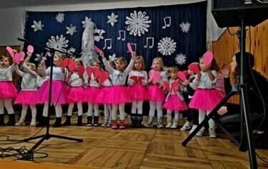 Wyjątkowe obchody Dni Babci i Dziadka Szk&oacute;ł Podstawowych z Mrzygłodu i Tyrawy Solnej 78