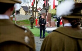 Uroczystość odsłonięcia pomnika w Pakosz&oacute;wce: Pamięć i szacunek dla Bohater&oacute;w z II Wojny Światowej 63