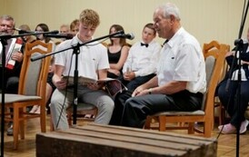 Spektakl "Podr&oacute;ż w czasie" pełen wzruszeń i wspomnień 35