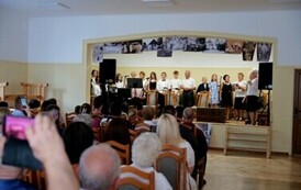 Spektakl "Podr&oacute;ż w czasie" pełen wzruszeń i wspomnień 38