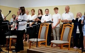 Spektakl "Podr&oacute;ż w czasie" pełen wzruszeń i wspomnień 47