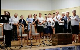 Spektakl "Podr&oacute;ż w czasie" pełen wzruszeń i wspomnień 54