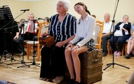 Spektakl "Podr&oacute;ż w czasie" pełen wzruszeń i wspomnień 56