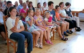 Spektakl "Podr&oacute;ż w czasie" pełen wzruszeń i wspomnień 57