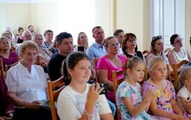 Spektakl "Podr&oacute;ż w czasie" pełen wzruszeń i wspomnień 60