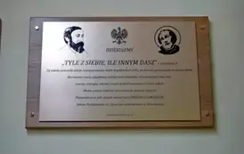 "Każdy koniec jest nowym początkiem" - uroczyste pożegnanie Andrzej Cecuły dyrektora Szkoły Podstawowej w Strachocinie z okazji przejścia na emeryturę 1
