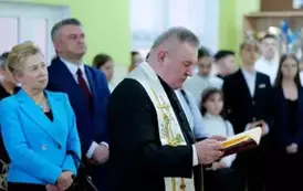 "Każdy koniec jest nowym początkiem" - uroczyste pożegnanie Andrzej Cecuły dyrektora Szkoły Podstawowej w Strachocinie z okazji przejścia na emeryturę 2