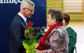 "Każdy koniec jest nowym początkiem" - uroczyste pożegnanie Andrzej Cecuły dyrektora Szkoły Podstawowej w Strachocinie z okazji przejścia na emeryturę 9