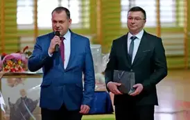 "Każdy koniec jest nowym początkiem" - uroczyste pożegnanie Andrzej Cecuły dyrektora Szkoły Podstawowej w Strachocinie z okazji przejścia na emeryturę 17