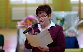 "Każdy koniec jest nowym początkiem" - uroczyste pożegnanie Andrzej Cecuły dyrektora Szkoły Podstawowej w Strachocinie z okazji przejścia na emeryturę 20