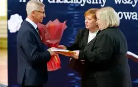 "Każdy koniec jest nowym początkiem" - uroczyste pożegnanie Andrzej Cecuły dyrektora Szkoły Podstawowej w Strachocinie z okazji przejścia na emeryturę 21