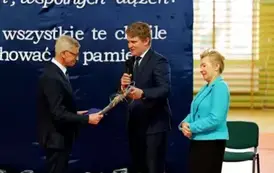 "Każdy koniec jest nowym początkiem" - uroczyste pożegnanie Andrzej Cecuły dyrektora Szkoły Podstawowej w Strachocinie z okazji przejścia na emeryturę 39