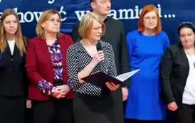 "Każdy koniec jest nowym początkiem" - uroczyste pożegnanie Andrzej Cecuły dyrektora Szkoły Podstawowej w Strachocinie z okazji przejścia na emeryturę 45