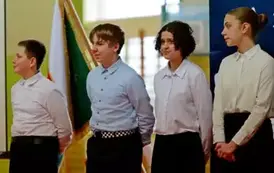 "Każdy koniec jest nowym początkiem" - uroczyste pożegnanie Andrzej Cecuły dyrektora Szkoły Podstawowej w Strachocinie z okazji przejścia na emeryturę 56