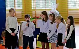 "Każdy koniec jest nowym początkiem" - uroczyste pożegnanie Andrzej Cecuły dyrektora Szkoły Podstawowej w Strachocinie z okazji przejścia na emeryturę 60