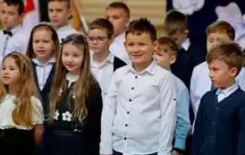 "Każdy koniec jest nowym początkiem" - uroczyste pożegnanie Andrzej Cecuły dyrektora Szkoły Podstawowej w Strachocinie z okazji przejścia na emeryturę 69