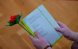 "Każdy koniec jest nowym początkiem" - uroczyste pożegnanie Andrzej Cecuły dyrektora Szkoły Podstawowej w Strachocinie z okazji przejścia na emeryturę 74