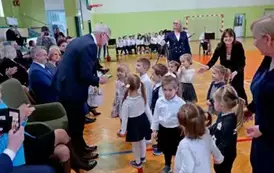 "Każdy koniec jest nowym początkiem" - uroczyste pożegnanie Andrzej Cecuły dyrektora Szkoły Podstawowej w Strachocinie z okazji przejścia na emeryturę 78