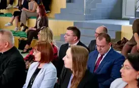 "Każdy koniec jest nowym początkiem" - uroczyste pożegnanie Andrzej Cecuły dyrektora Szkoły Podstawowej w Strachocinie z okazji przejścia na emeryturę 86