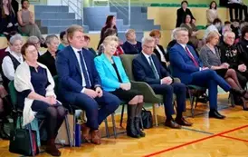 "Każdy koniec jest nowym początkiem" - uroczyste pożegnanie Andrzej Cecuły dyrektora Szkoły Podstawowej w Strachocinie z okazji przejścia na emeryturę 89