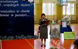 "Każdy koniec jest nowym początkiem" - uroczyste pożegnanie Andrzej Cecuły dyrektora Szkoły Podstawowej w Strachocinie z okazji przejścia na emeryturę 90