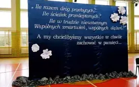 "Każdy koniec jest nowym początkiem" - uroczyste pożegnanie Andrzej Cecuły dyrektora Szkoły Podstawowej w Strachocinie z okazji przejścia na emeryturę 95