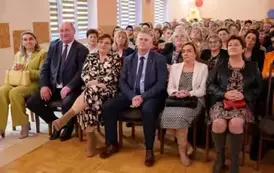 Gminny Dzień Kobiet w WDK Pisarowce &ndash; wiecz&oacute;r poezji śpiewanej i wzruszeń 29