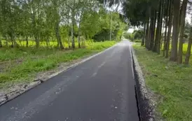 Trwa asfaltowanie dr&oacute;g gminnych w 10-ciu sołectwach Gminy Sanok 2