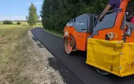 Trwa asfaltowanie dr&oacute;g gminnych w 10-ciu sołectwach Gminy Sanok 5