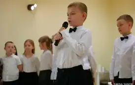 15 lat z Patronem oraz pasowanie na ucznia &ndash; wyjątkowa uroczystość w Szkole Podstawowej im. Ignacego Łukasiewicza w Pakosz&oacute;wce 57