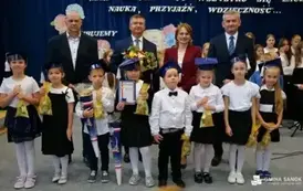 Pasowanie na ucznia i obchody Dnia Edukacji Narodowej w Prusieku 3