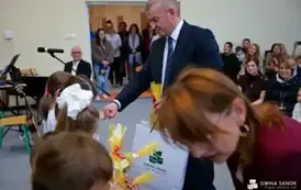 Pasowanie na ucznia i obchody Dnia Edukacji Narodowej w Prusieku 6