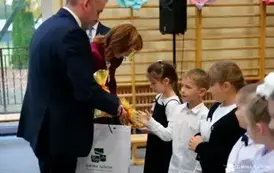 Pasowanie na ucznia i obchody Dnia Edukacji Narodowej w Prusieku 7