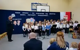 Pasowanie na ucznia i obchody Dnia Edukacji Narodowej w Prusieku 11