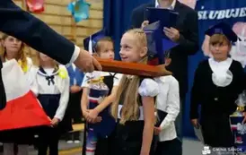 Pasowanie na ucznia i obchody Dnia Edukacji Narodowej w Prusieku 32