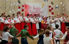 Patriotyczne obchody Święta Niepodległości w Falej&oacute;wce 10