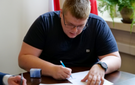 Kolejny krok w rozwoju infrastruktury wodociągowej w Gminie Sanok. Umowa na dokumentację projektową dla Jędruszkowiec podpisana! 2