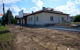 Trwa zagospodarowanie terenu przy Wiejskim Domu Kultury w Hłomczy 1