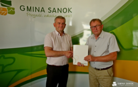 Rusza budowa sieci wodociągowej w Trepczy! W&oacute;jt Gminy Sanok podpisał umowę z wykonawcą 1