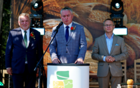 Doroczne święto plon&oacute;w, tradycji i wsp&oacute;lnej zabawy. Powiatowo-Gminne Dożynki w Czerteżu już za nami 130