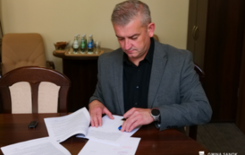 Historyczna chwila dla mieszkańc&oacute;w Pakosz&oacute;wki! Podpisano umowę na budowę sieci wodociągowej 5