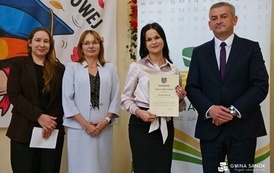 Dyrektorzy i nauczyciele szk&oacute;ł z Gminy Sanok z nagrodami W&oacute;jta z okazji Dnia Edukacji Narodowej! 15