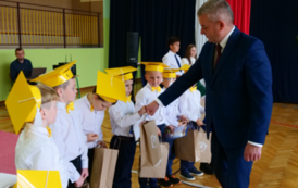 Szkoła Podstawowa w Niebieszczanach - pasowanie na ucznia 16.10 (28)