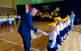 Szkoła Podstawowa w Niebieszczanach - pasowanie na ucznia 16.10 (24)