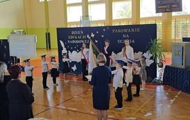 fot. Szkoła Podstawowa w Strachocinie - pasowanie na ucznia 14.10 (4)