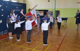fot. Szkoła Podstawowa w Strachocinie - pasowanie na ucznia 14.10 (1)